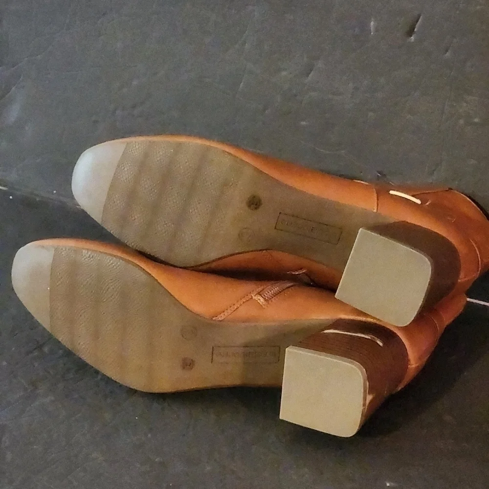 Liz Claiborne Womens Maycen Stacked Heel Booties  Size 9 M NEW (FLAW)